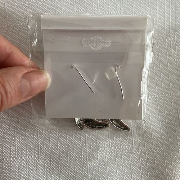 SILVER EARRINGS BUNDLE. COWGIRL AND “FAITH HOPE LOVE” EARRINGS. - Picture 4 of 5